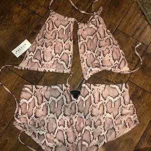 Snakeskin one piece swim suit! Size: XL